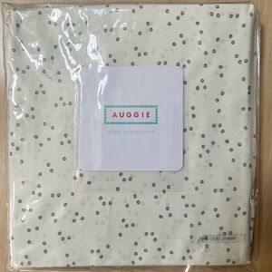 Little Auggie fitted crib sheet, Pebble print with grey dots